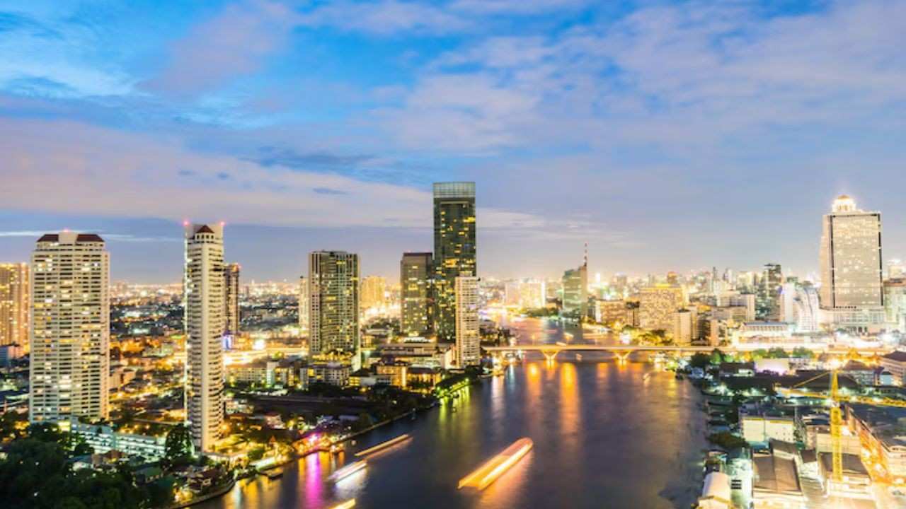 Qatar Airways Phuket Office in Thailand