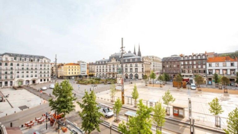Ryanair Clermont Ferrand Office in France